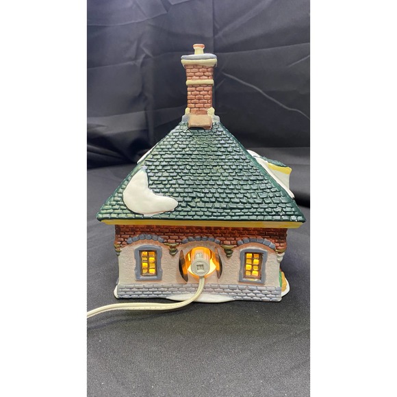 9785 - Heartland Valley Village "Deluxe Porcelain Lighted House" Very Pretty! - Picture 3 of 5